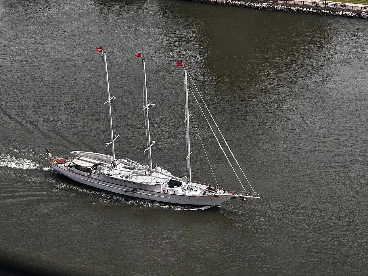 Recovery of Yacht with fouled Prop & Rudder